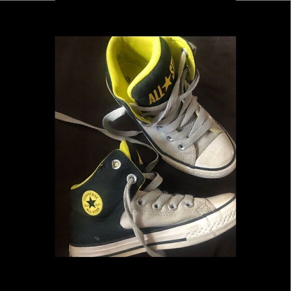 Boys all-star converse sneakers size 1 black and yellow. - Picture 1 of 11